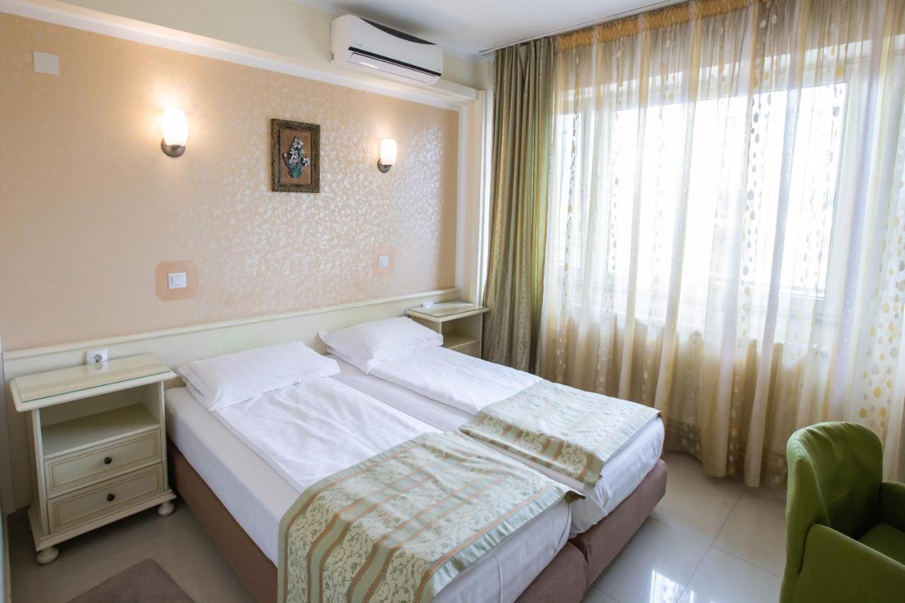 Hotel Seneca Baia Mare Exterior photo
