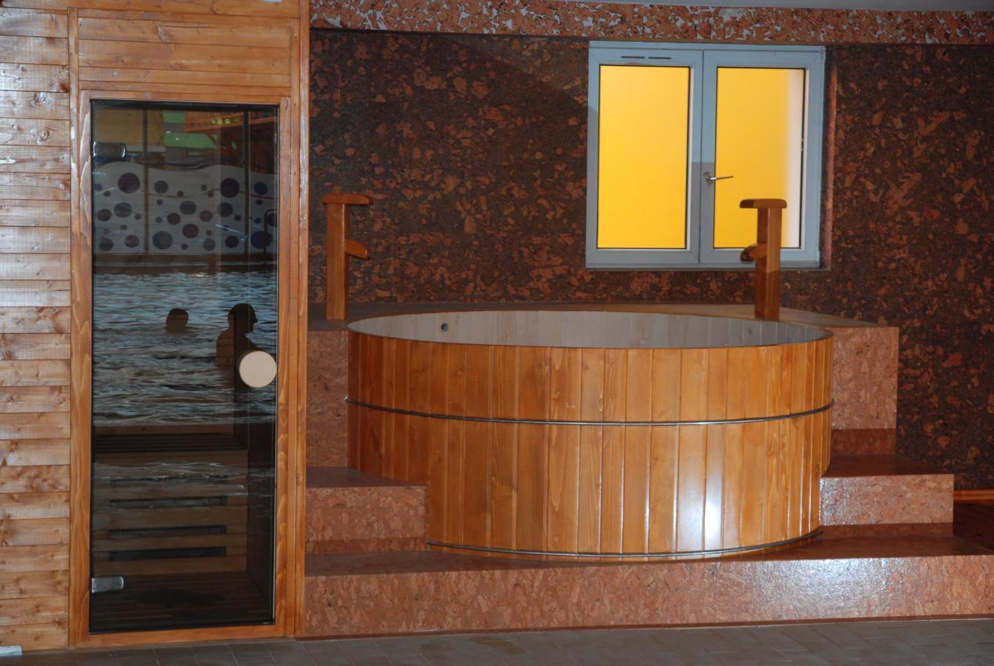 Hotel Seneca Baia Mare Exterior photo