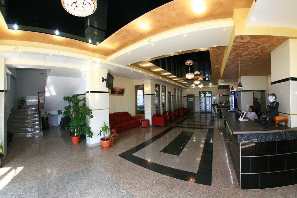 Hotel Seneca Baia Mare Exterior photo