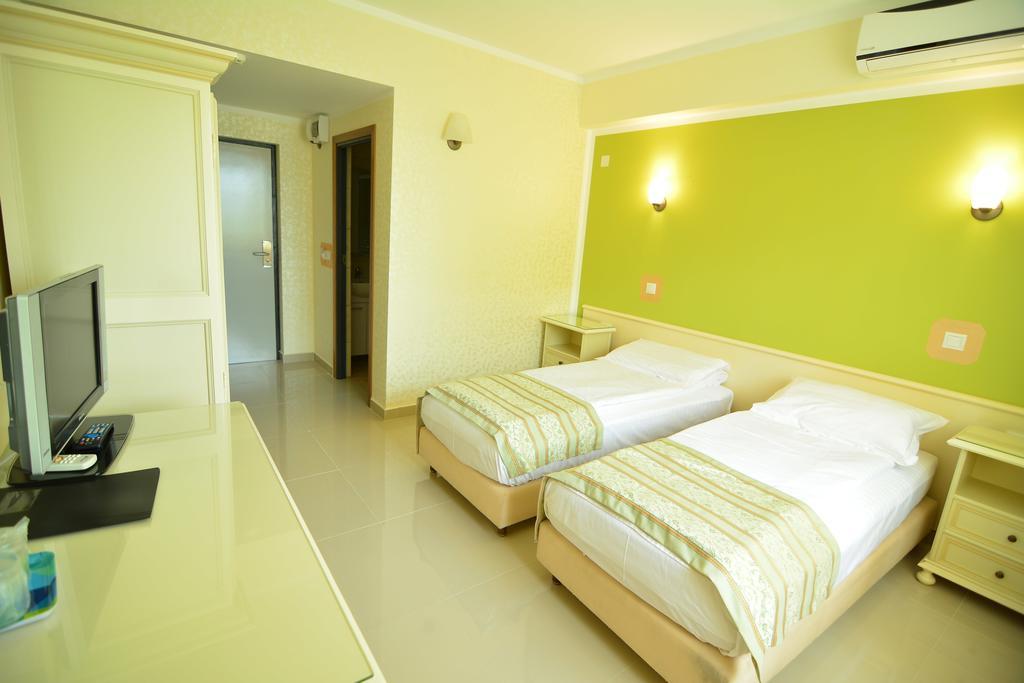 Hotel Seneca Baia Mare Exterior photo