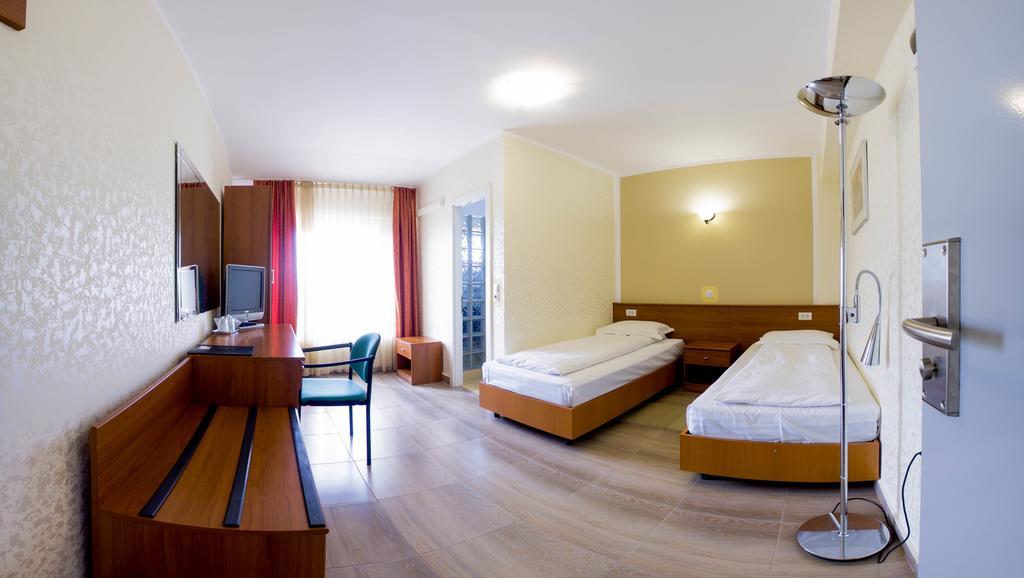 Hotel Seneca Baia Mare Exterior photo