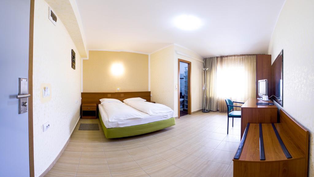 Hotel Seneca Baia Mare Exterior photo