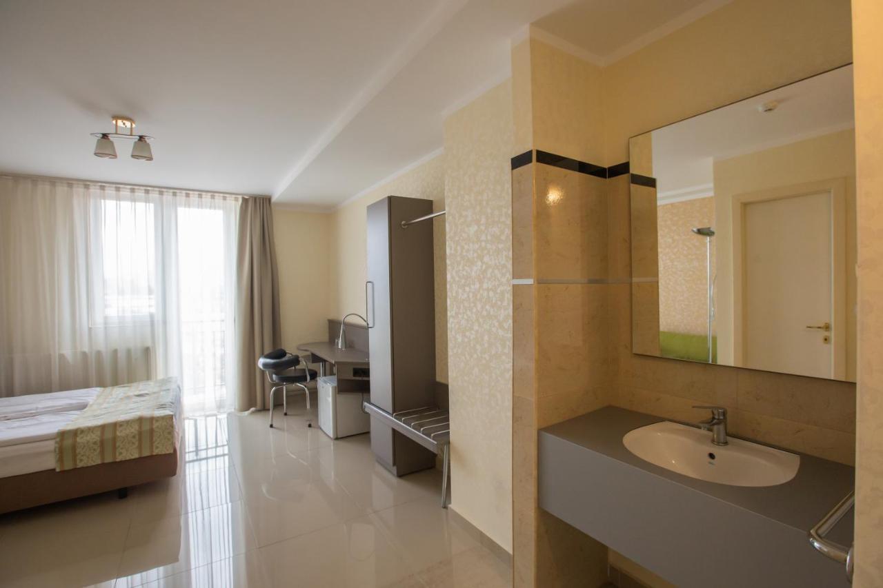 Hotel Seneca Baia Mare Exterior photo